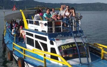 Kapal Wisata Danau Toba