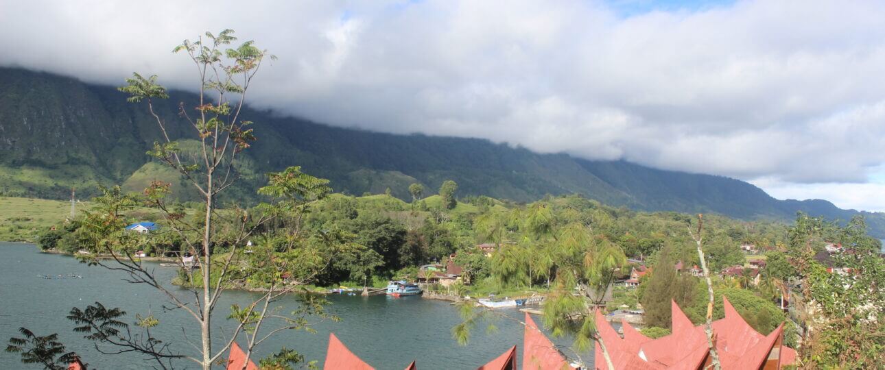 daftar hotel di danau toba