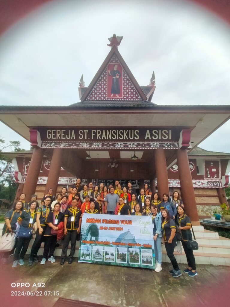 Group Malaysia misa pagi di Gereja st Fransiskus Berastagi