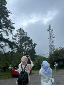 bukit simarjarunjung danau toba