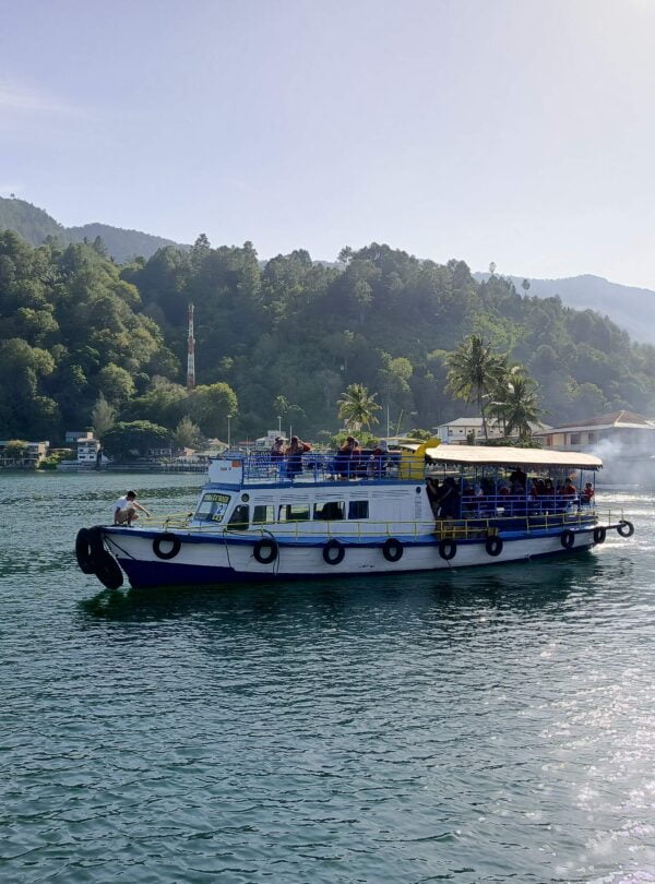 Sewa kapal wisata danau toba
