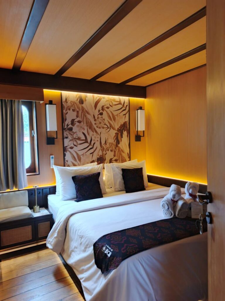 DELUXE-ROOM