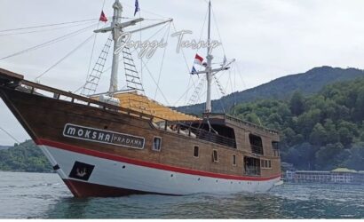 cruise tour phinisi danau toba